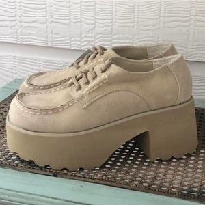 Volatile size 6.5 platforms in good vintage condition